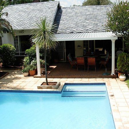 Liongate Bed And Breakfast อีเดนเวล ภายนอก รูปภาพ